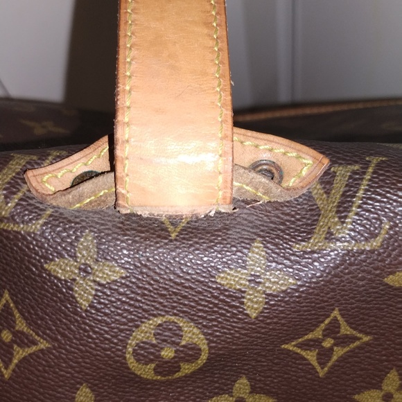 Authentic Louis Vuitton Saumur 35 Crossbody Bag #AR0930 - Picture 6 of 16